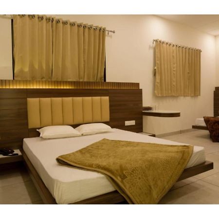 Hotel Govindam, Удджайн Екстер'єр фото