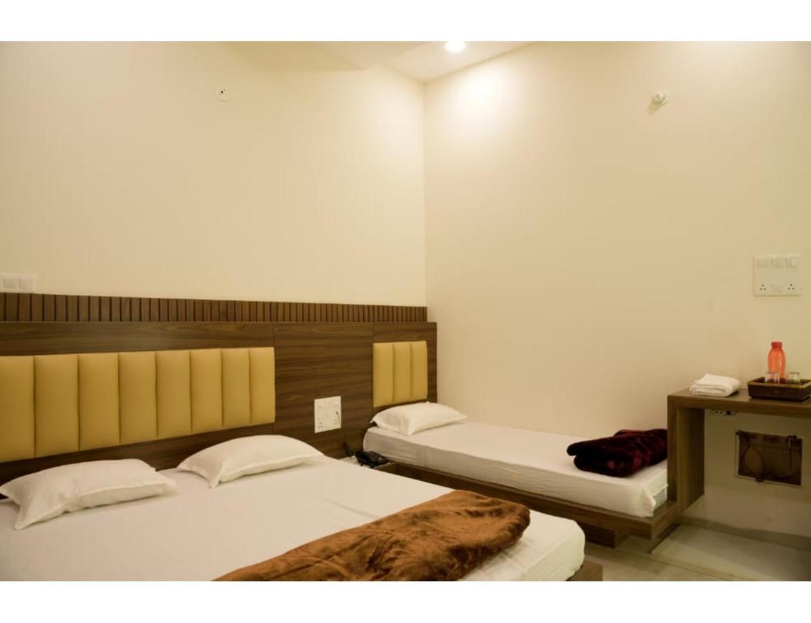 Hotel Govindam, Удджайн Екстер'єр фото