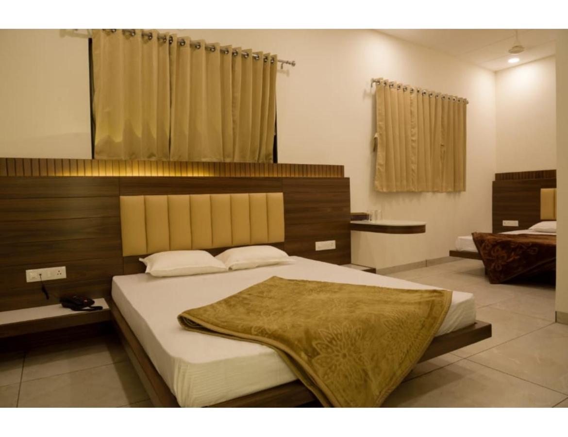 Hotel Govindam, Удджайн Екстер'єр фото
